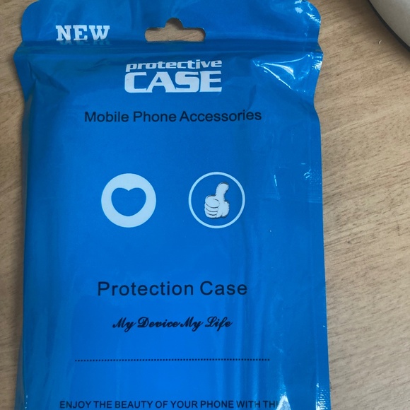 NWT iPhone 13/14 Case, Black Cat Design, Slim Silicone Bumper, Wireless Charging - Picture 8 of 10